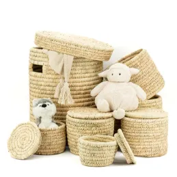 Ensemble panier à linge en jonc naturel avec couvercle et corbeilles assorties