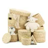 Ensemble panier à linge en jonc naturel avec couvercle et corbeilles assorties