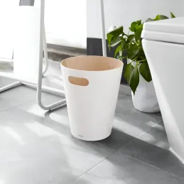 Corbeille en bois avec poignées de transport