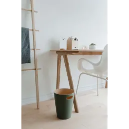 Corbeille en bois avec poignées de transport
