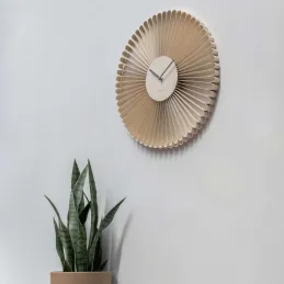 Horloge murale en métal Cascara