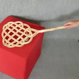 Tapette à tapis en rotin
