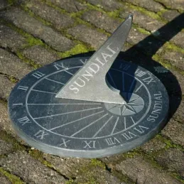 Cadran solaire à poser en schiste