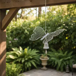 Cloche de jardin papillon blanc patiné