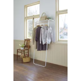 Porte-manteau tour inclinée avec étagère