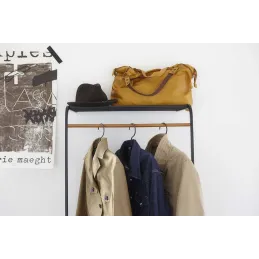 Porte-manteau tour inclinée avec étagère