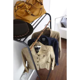 Porte-manteau tour inclinée avec étagère