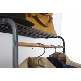 Porte-manteau tour inclinée avec étagère