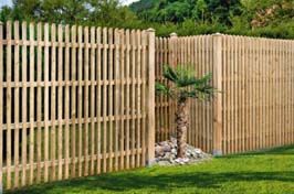 Claustra en bois : l'équipement idéal pour mettre votre jardin en valeur !