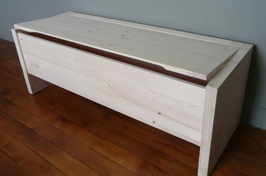Comment customiser un meuble en bois brut ?