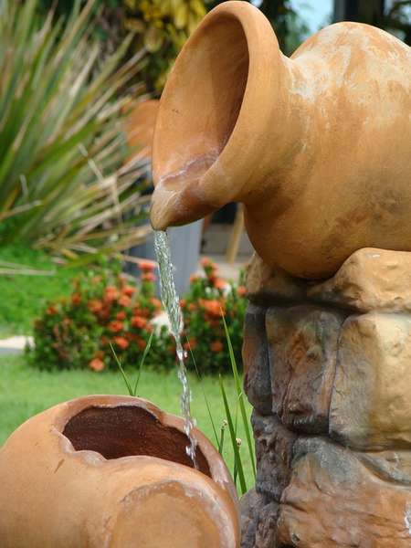 Fontaine extérieure : zen ou vintage, elle ambiance votre jardin -Jardindeco