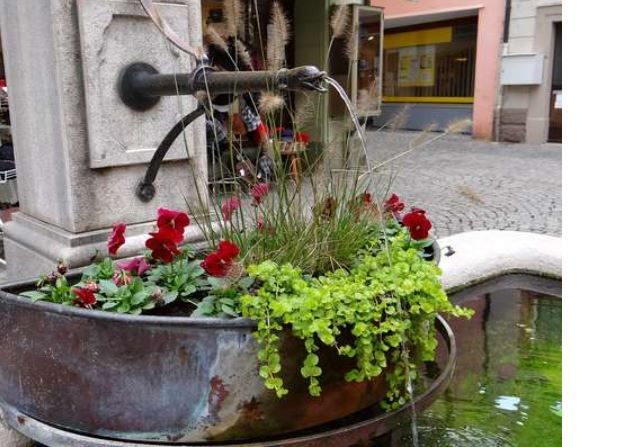 fontaine-murale-de-jardin-en-pierre-naturelle