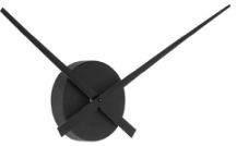 salon-noir-et-blanc-design-horloge-stylisee