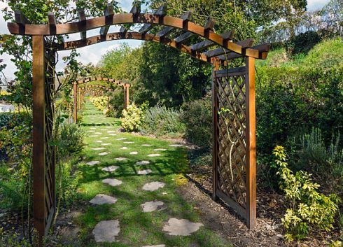 Arche en bois : 6 Idées déco dans le jardin