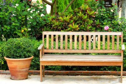 banc-de-jardin-en-bois-acajou