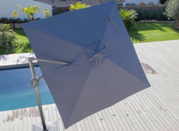 parasol-tente-tonnelle-parasol-deporte-gris