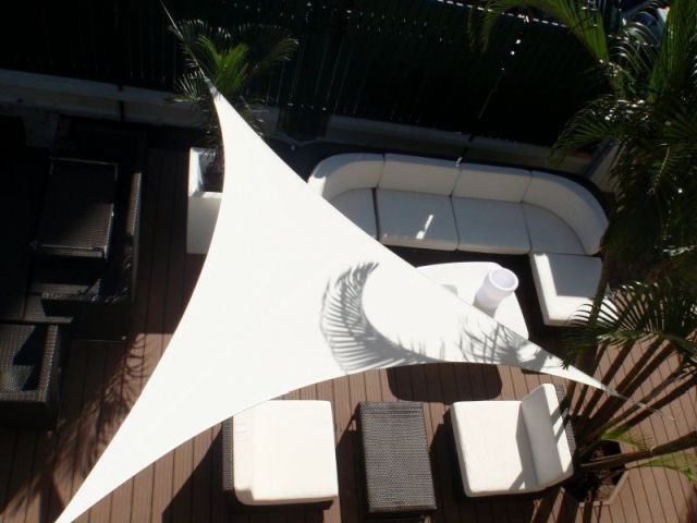voile-d-ombrage-triangulaire-blanche