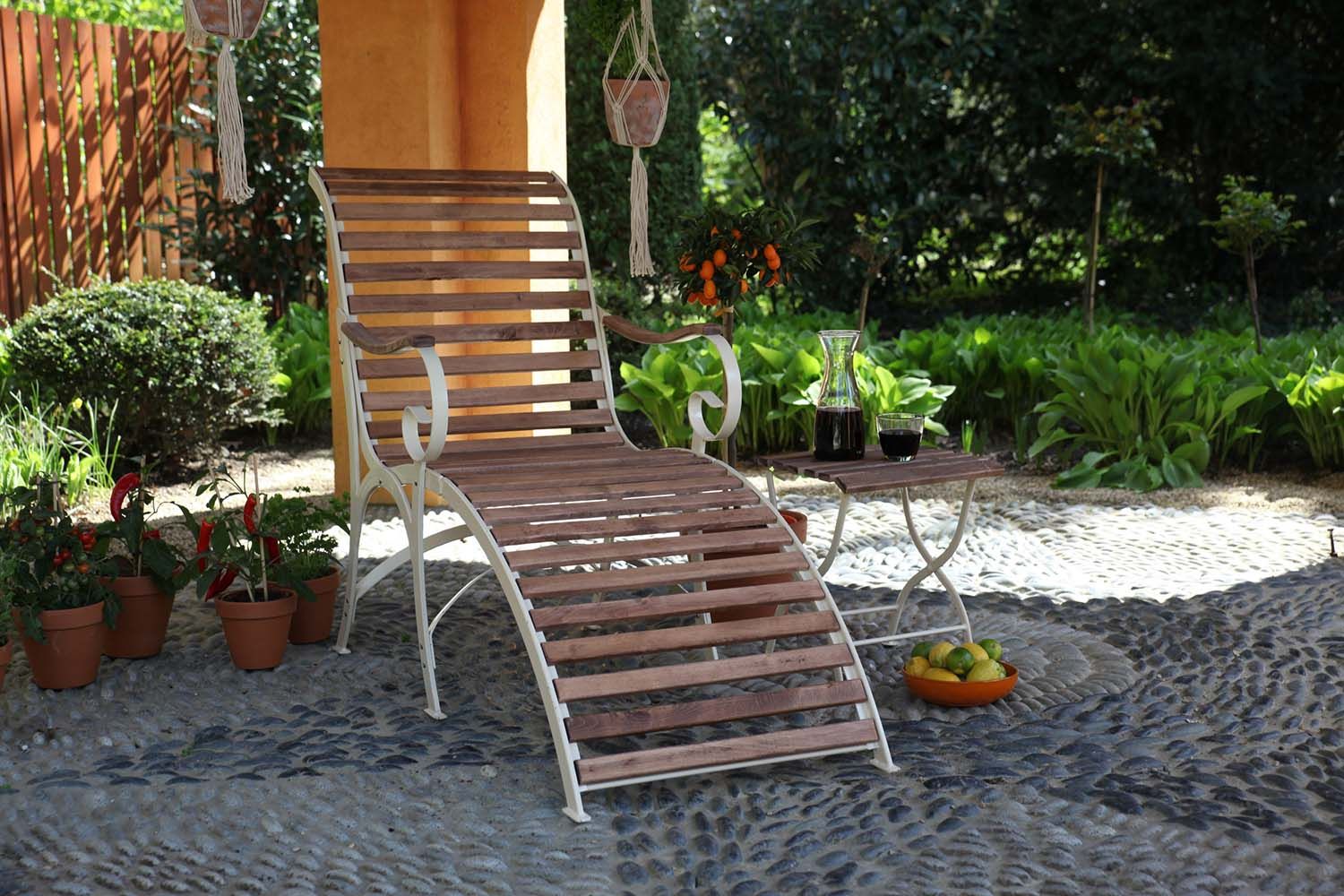 Chaise longue en bois et métal (crème)