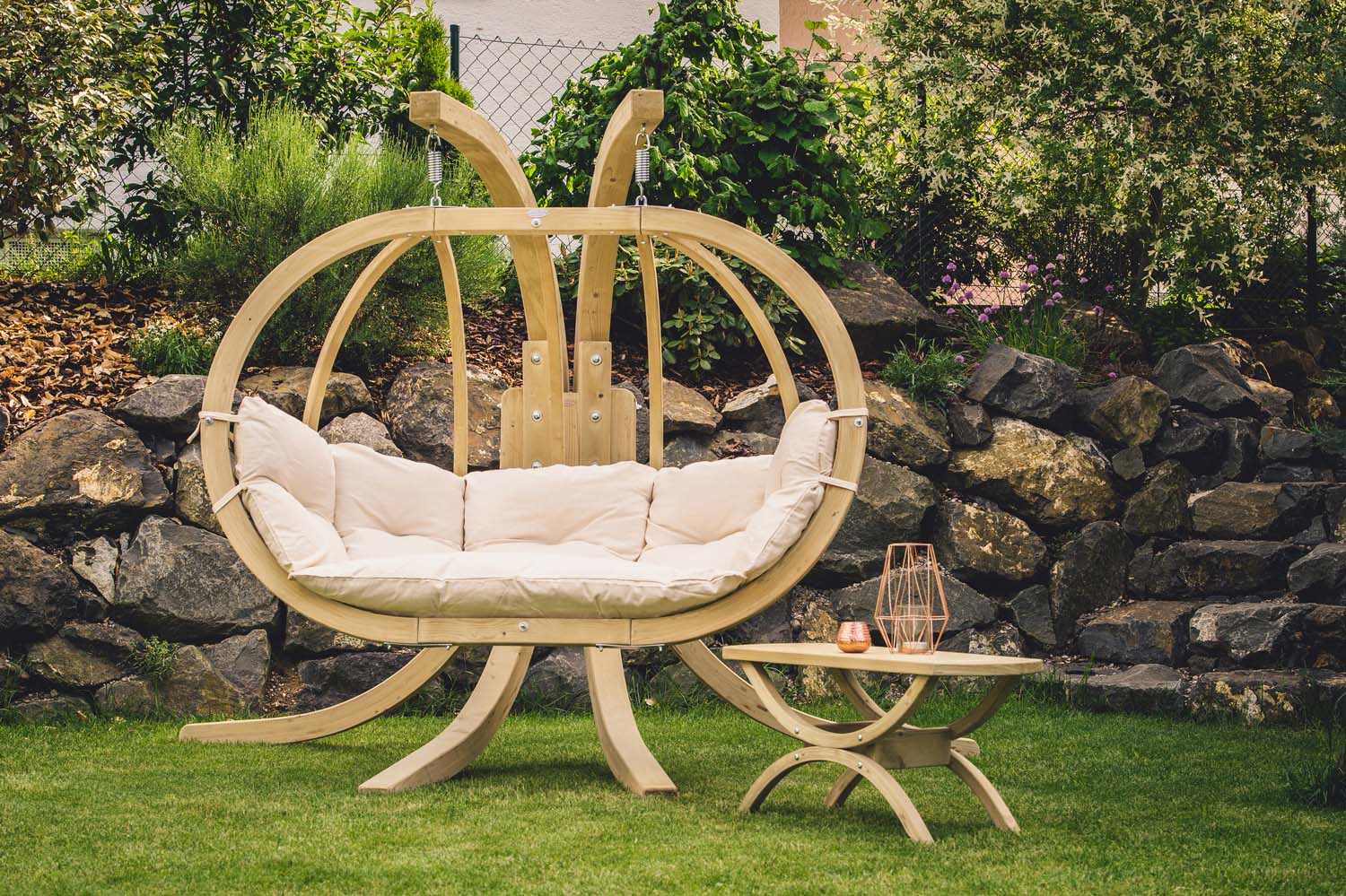 Fauteuil oeuf suspendu : detendez vous au salon ou au jardin
