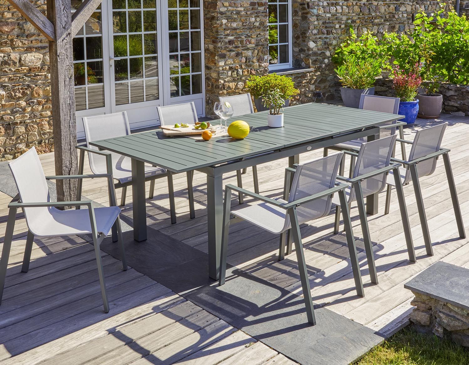 Ensemble table de jardin avec rallonge 180 à 240 cm et fauteuils