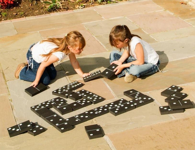 Jeu de dominos géants noir et blanc