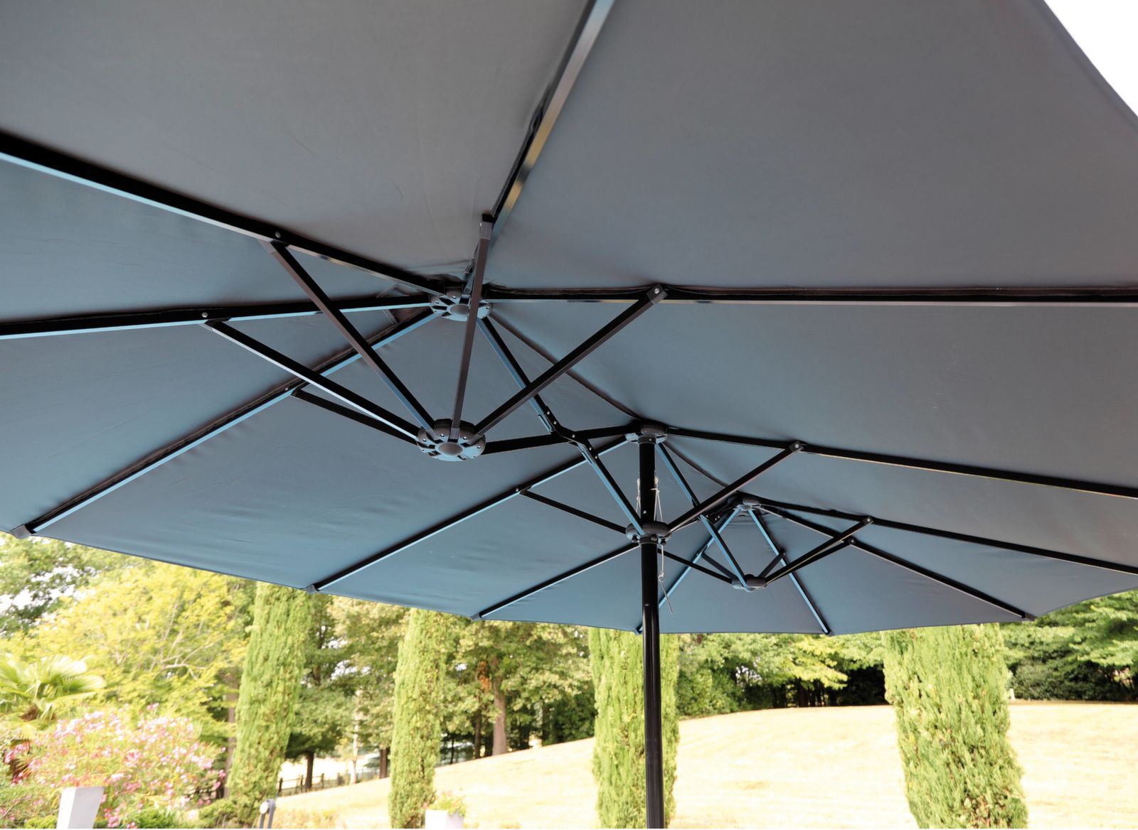 parasol-en-acier-4-5x2-7-m-ovale-gris
