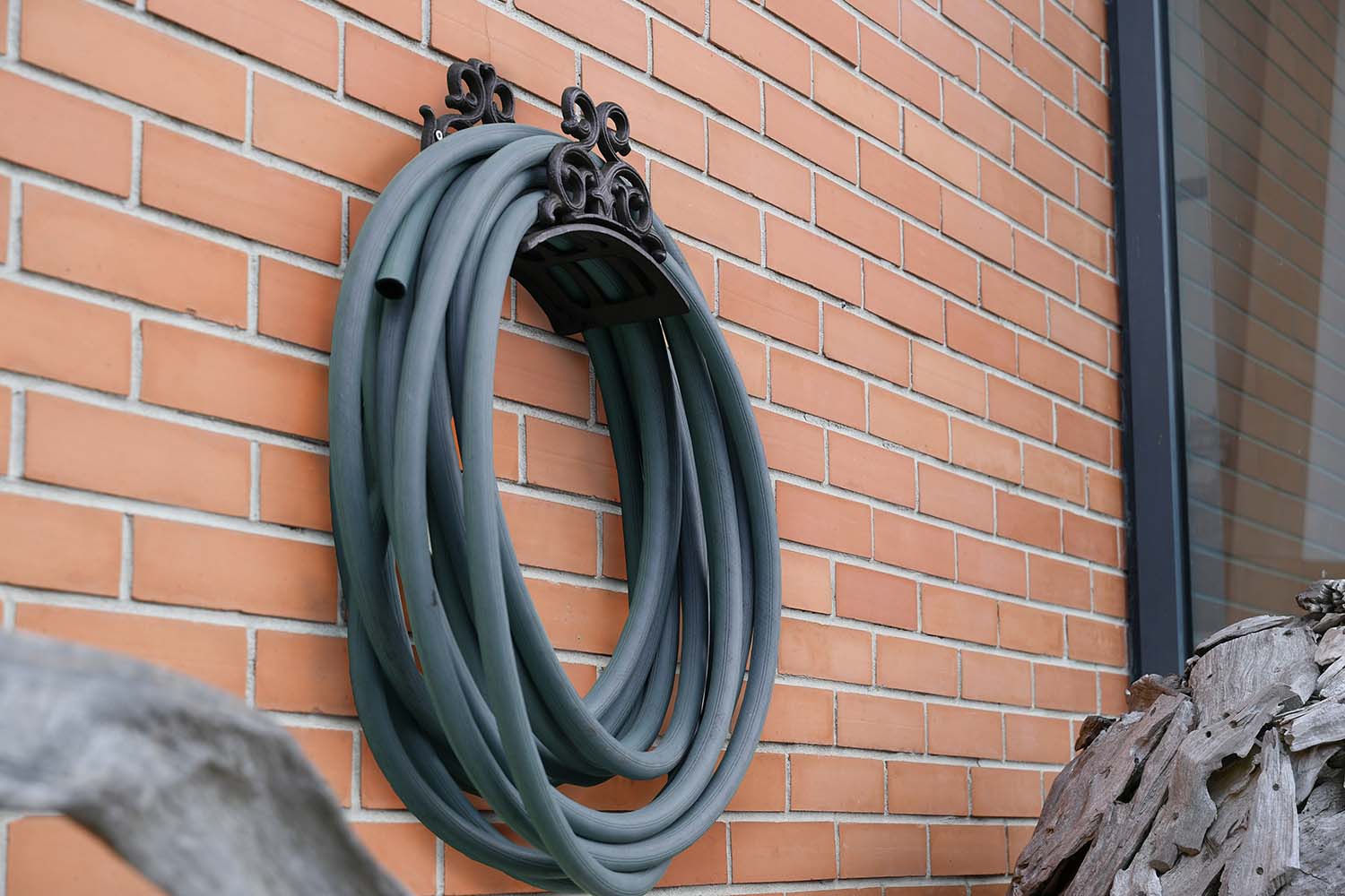 Support tuyau d'arrosage en fonte - AUBRY GASPARD | Jardindeco