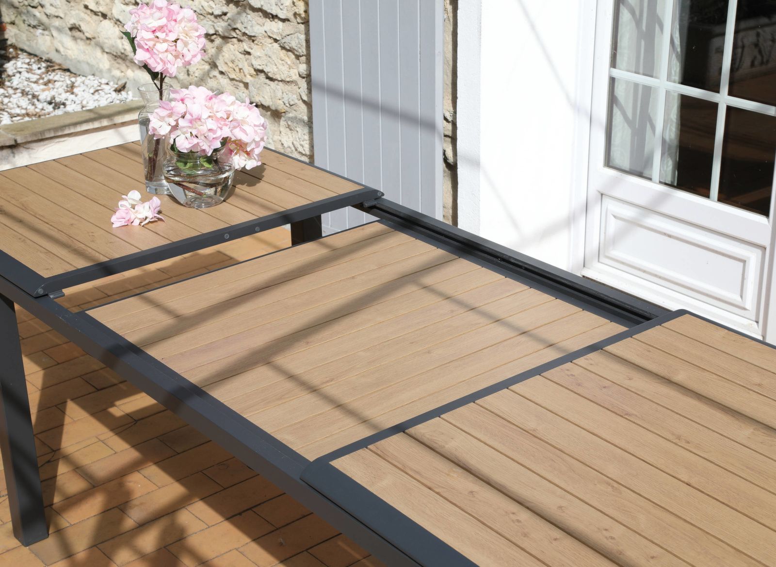 Table de jardin alu plateau imitation bois 160 à 240 cm genova
