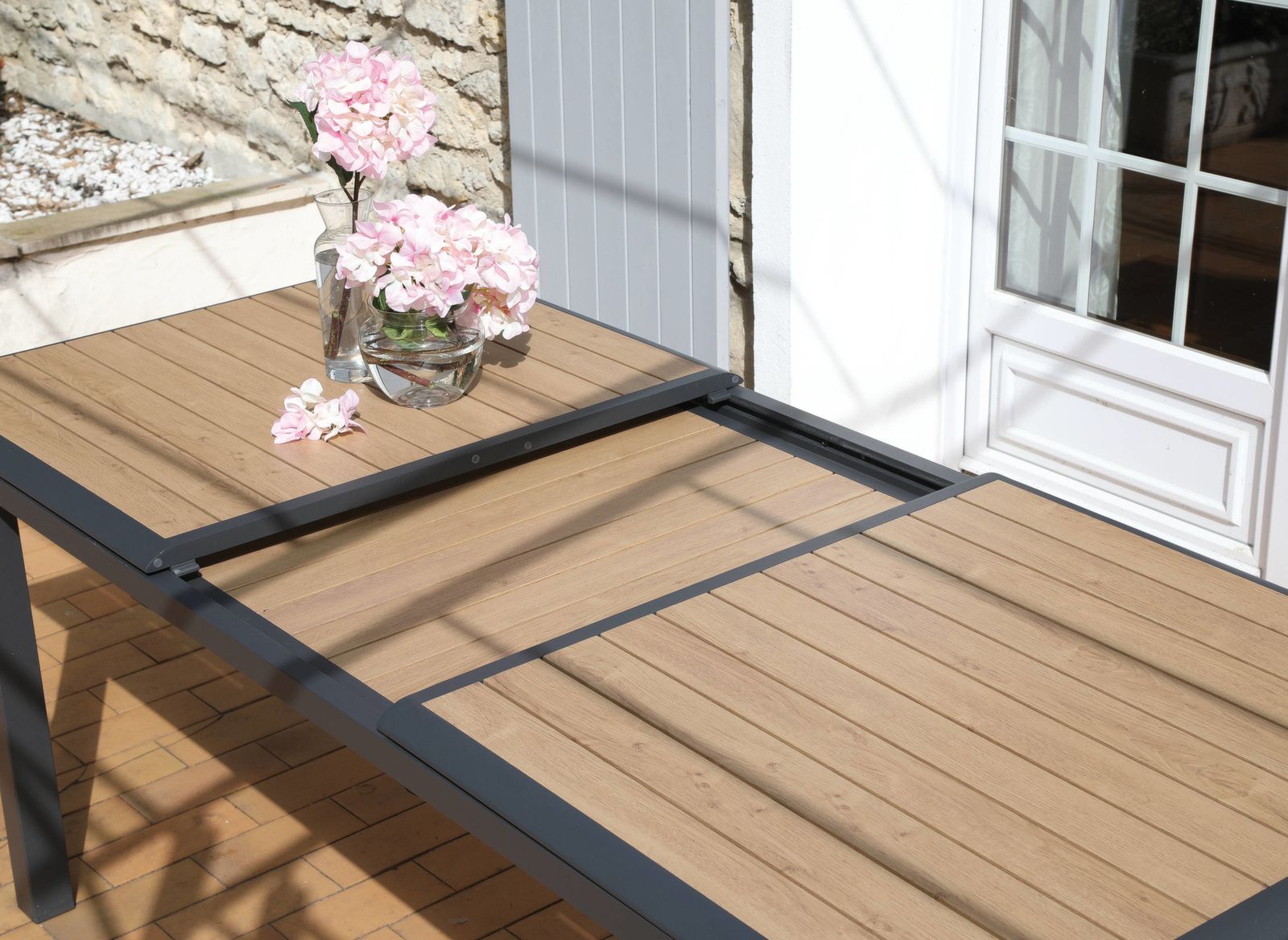 Table de jardin alu plateau imitation bois 160 à 240 cm genova