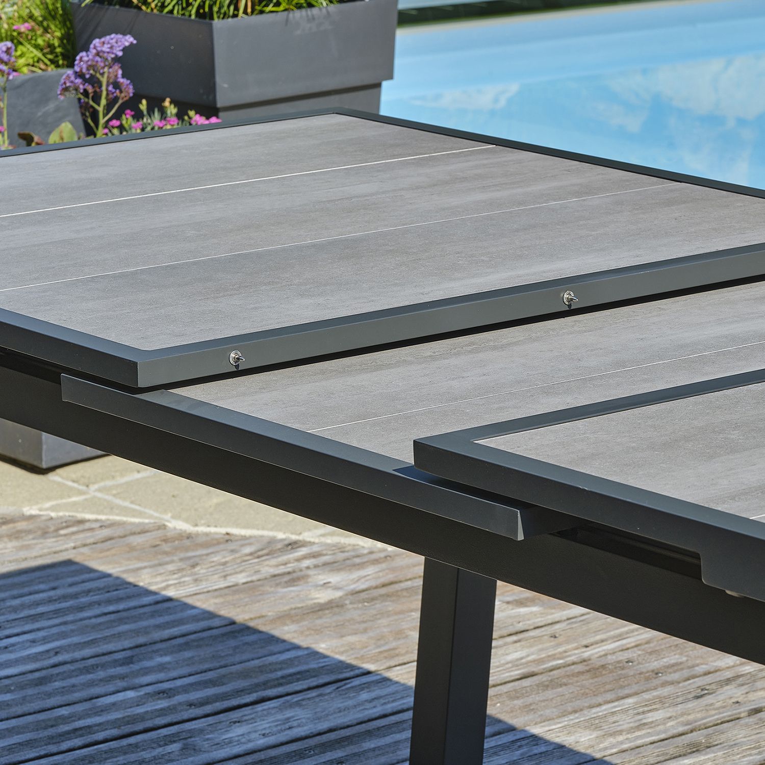 Table de jardin avec rallonge automatique en aluminium et céramique olhos