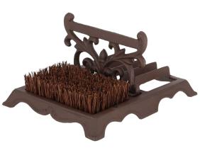 Brosse à chaussures avec grattoir en fonte