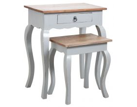 Tables gigognes 
en bois gris antique
