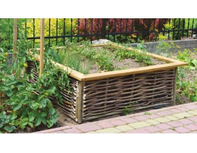 Potager carré en noisetier et pin
