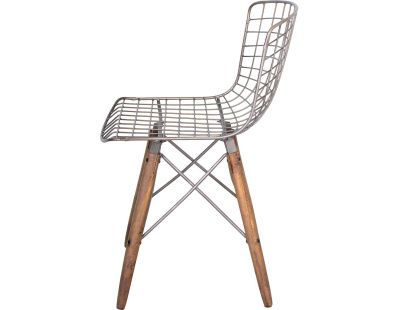 Chaise en métal et bois assise grillagée