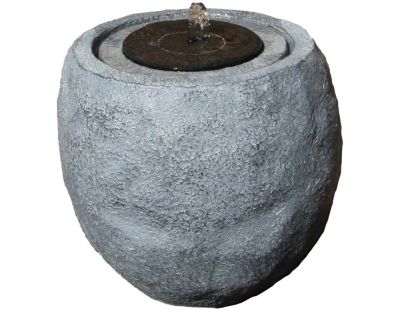 Fontaine extérieure ronde en résine alimentation solaire Lou