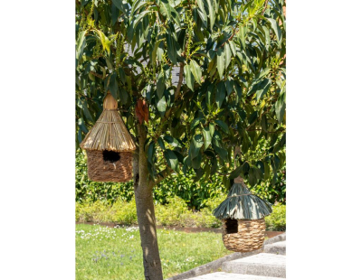 Nichoir en paille et bambou.