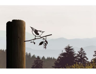 Oiseau sur pique sittelle en acier corten