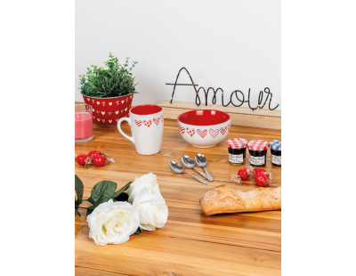 Tasse en grès blanc avec coeur rouge
