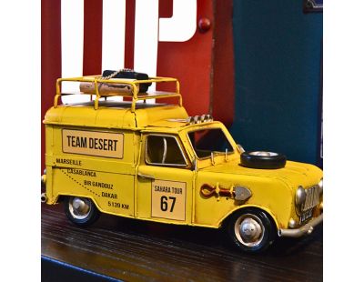 Voiture décorarive en métal 4L