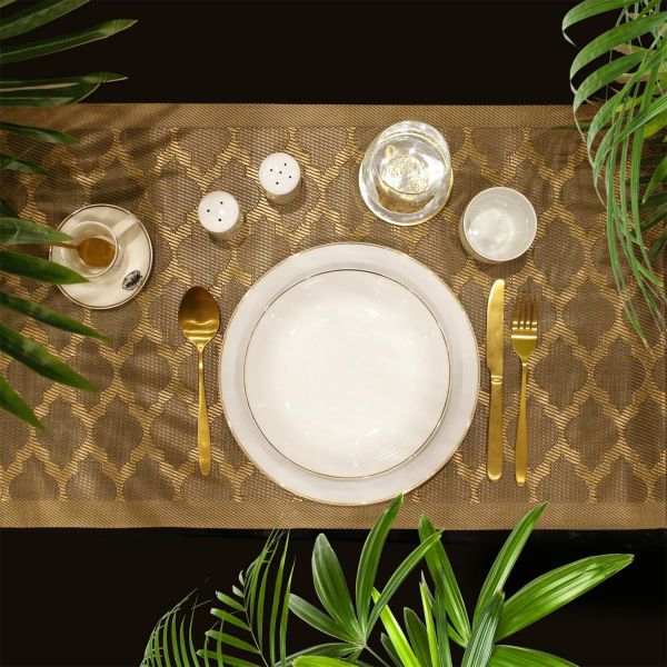 Assiette en porcelaine avec liseré doré - 9