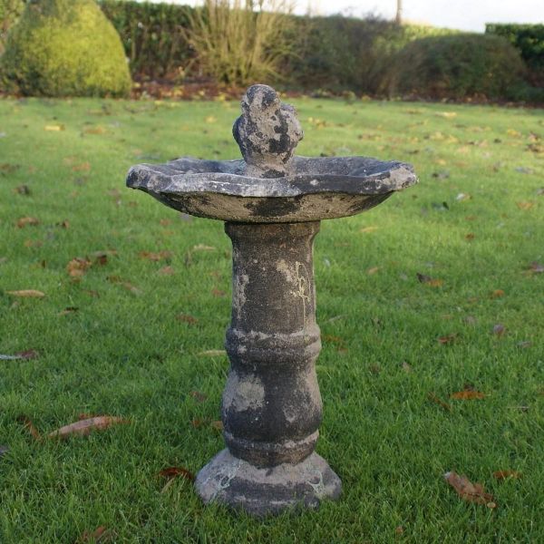 Bain à oiseaux piédestal en terre cuite - ESSCHERT DESIGN