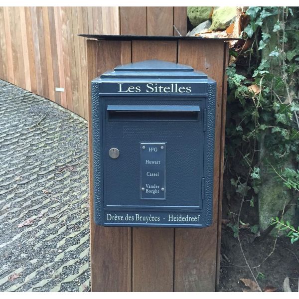 encadrement boîte aux lettres gris anthracite