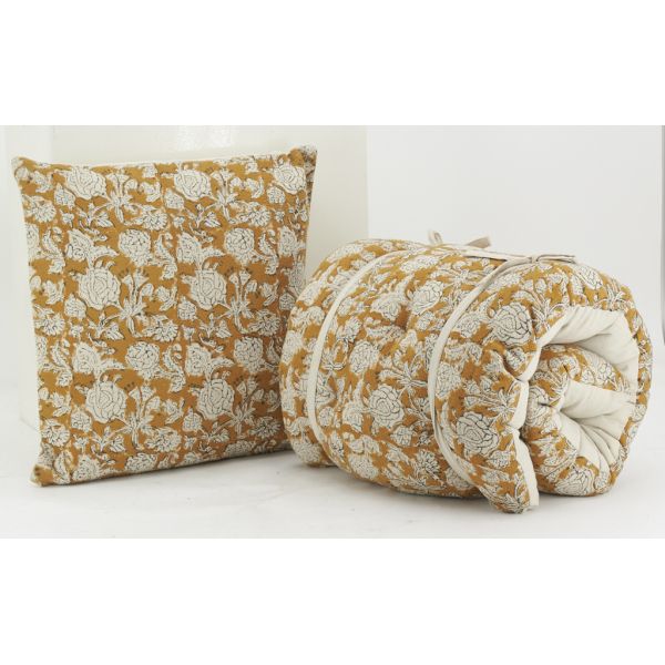 Coussin à fleurs jaune et blanc - 6