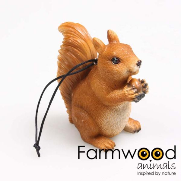 Ecureuil en résine à suspendre 8 x 4 x 6 cm - Farmwood animals