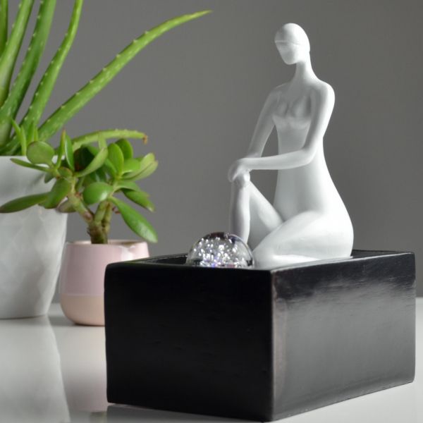 Fontaine d'intérieur statuette femme Anna - ZEN LIGHT