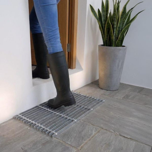 Grille gratte pieds en acier galvanisé - GUILLOUARD