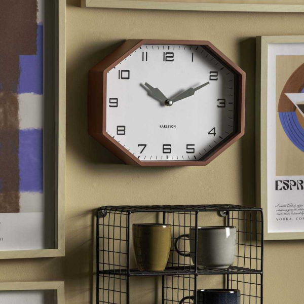 Horloge murale octogonale en résine Factory - KARLSSON