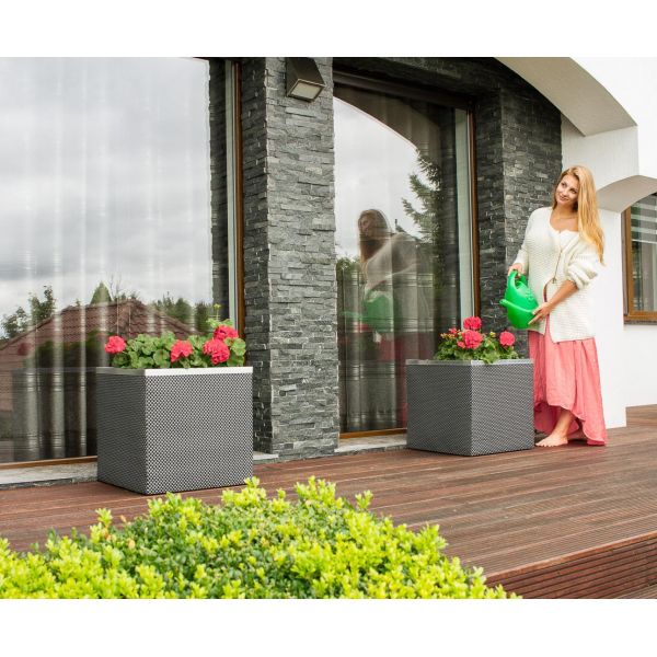 Jardinière en résine tressée avec réserve d'eau et cadre en aluminium 50 x 50 x 43 cm - 8