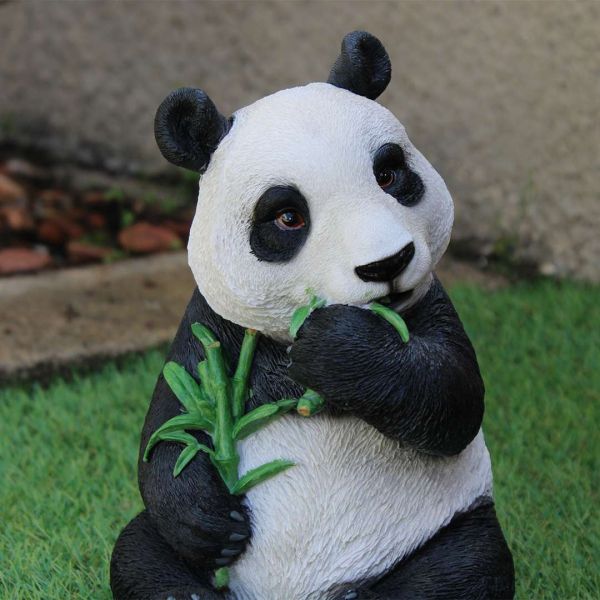 Panda mangeant de l'eucalyptus en résine - 34,90