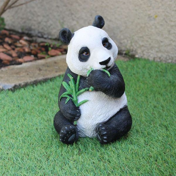 Panda mangeant de l'eucalyptus en résine - VIVID ARTS